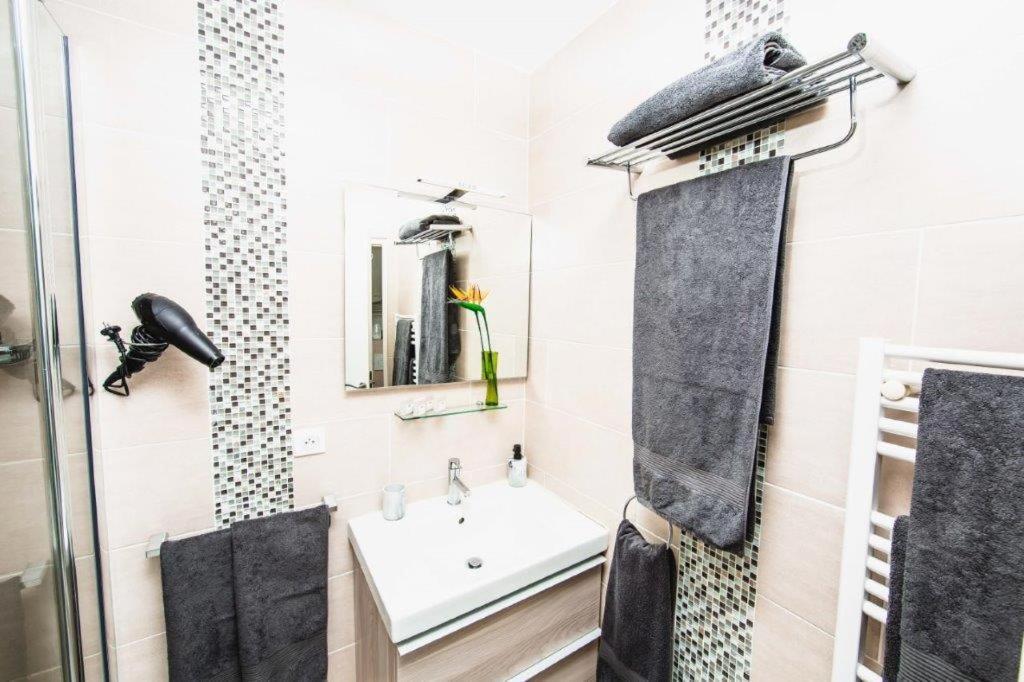 Flat App Entier N106 F3 * Paris